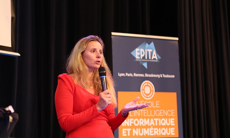 Pour sa Semaine Recherche & Innovation 2021, l’EPITA avait confié le micro de sa conférence plénière à Claire Calmejane (promo 2005), directrice de l’Innovation du groupe Société Générale.